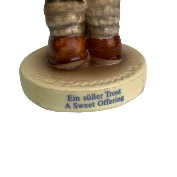 Vintage 1992 Hummel Goebel #549 A Sweet Offering Collectible Ceramic Figurine - Picture 7 of 7